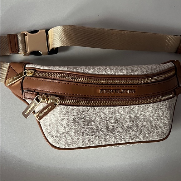 Michael Kors Kenly Belt Bag - Picture 2 of 4